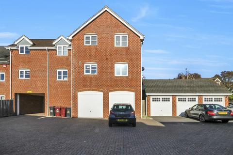 undefined, 2 bedroom Second Floor Flat in Chichester