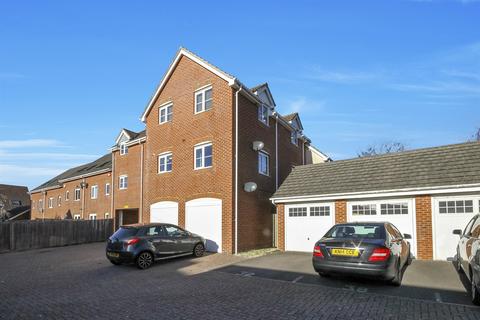 2 bedroom flat for sale, 2 bedroom Second Floor Flat in Chichester