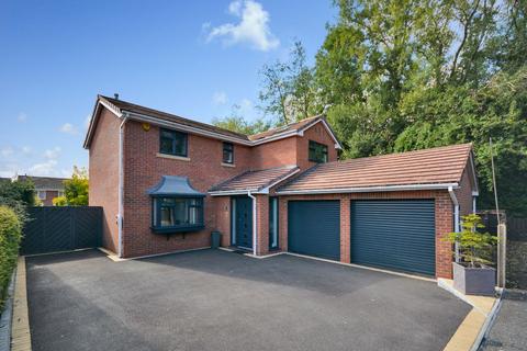 4 bedroom detached house for sale, Badger Close, Hucknall