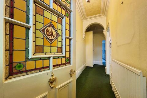 2 bedroom ground floor flat for sale, Bingley Road, Shipley BD18