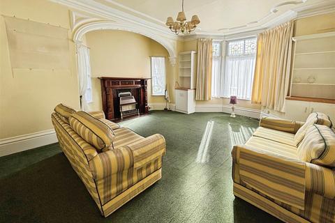 2 bedroom ground floor flat for sale, Bingley Road, Shipley BD18