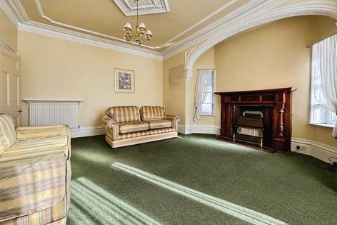 2 bedroom ground floor flat for sale, Bingley Road, Shipley BD18