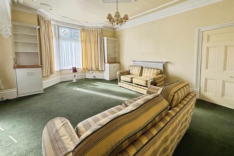 2 bedroom ground floor flat for sale, Bingley Road, Shipley BD18