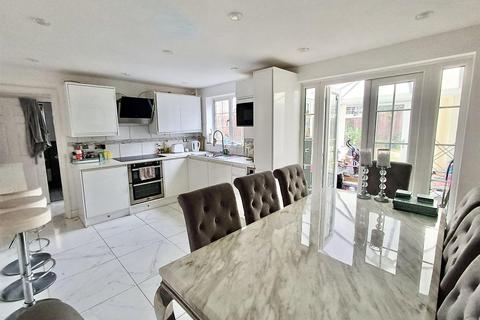 5 bedroom detached house for sale, Chatsworth Avenue, Telscombe Cliffs, Peacehaven
