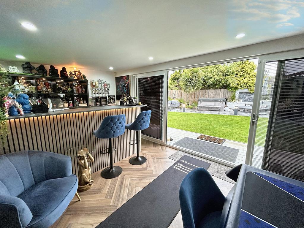 Bar/Games Room