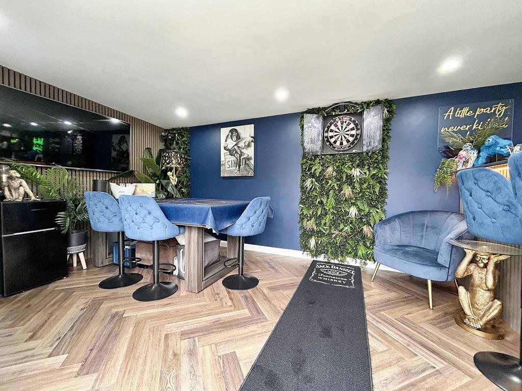 Bar/Games Room