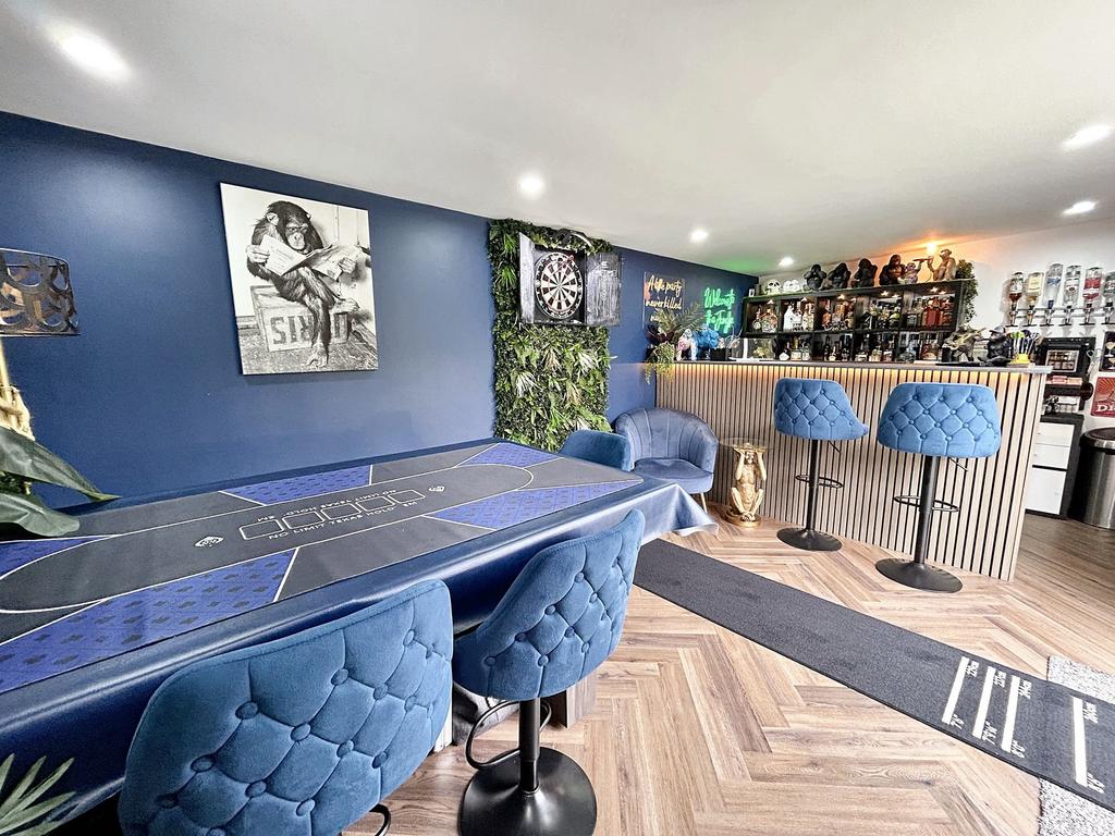 Bar/Games Room