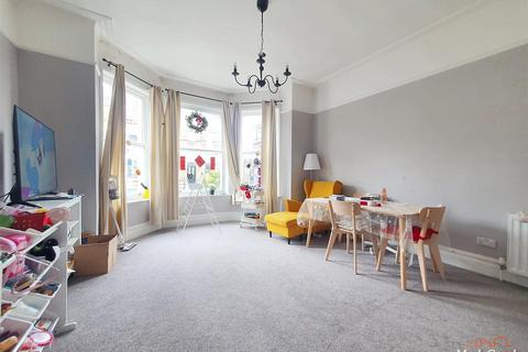 2 bedroom apartment for sale, Fitzjohns Avenue, London NW3