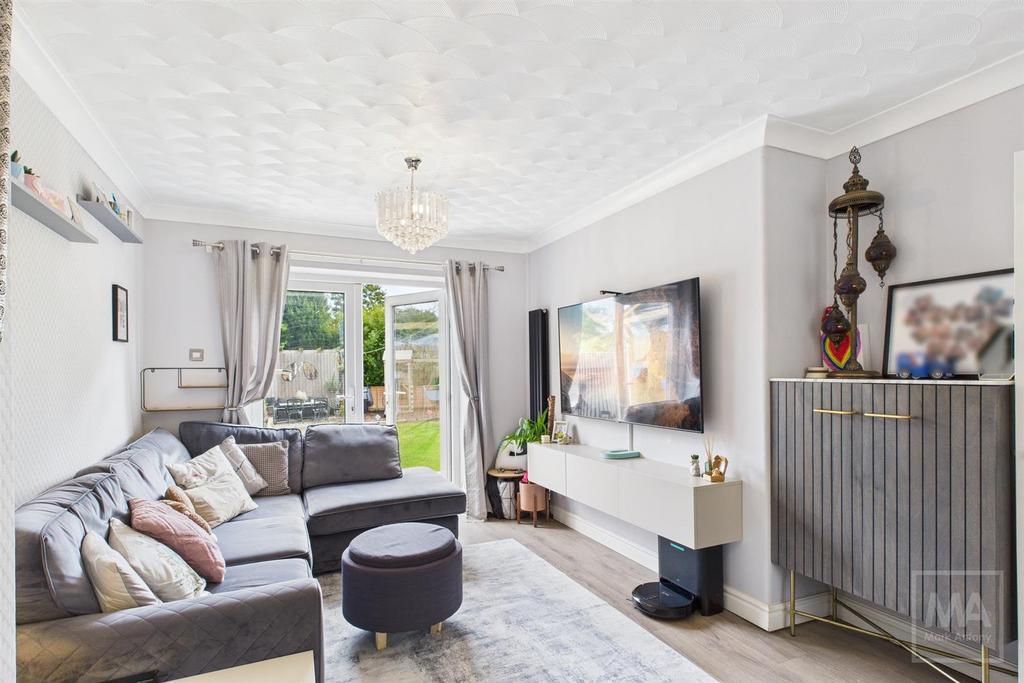 Living Room/Dining