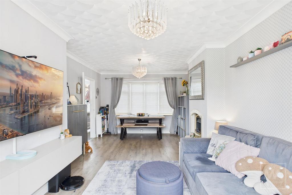 Living Room/Dining