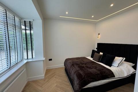 1 bedroom in a house share to rent, 255 Totteridge Road, High Wycombe