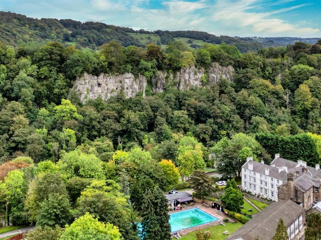 Drone - view to gorge past New Bath hotel.jpg