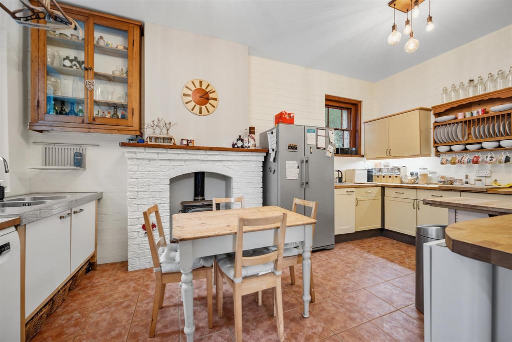 Dining Kitchen from Entrance Hallway.jpg
