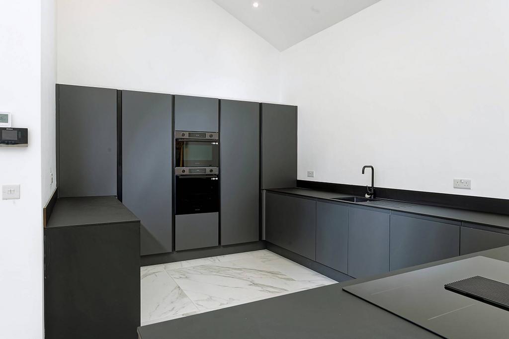 MFL6245793 425.jpg