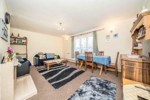 2 bedroom flat for sale, Lampton Road, Hounslow TW3