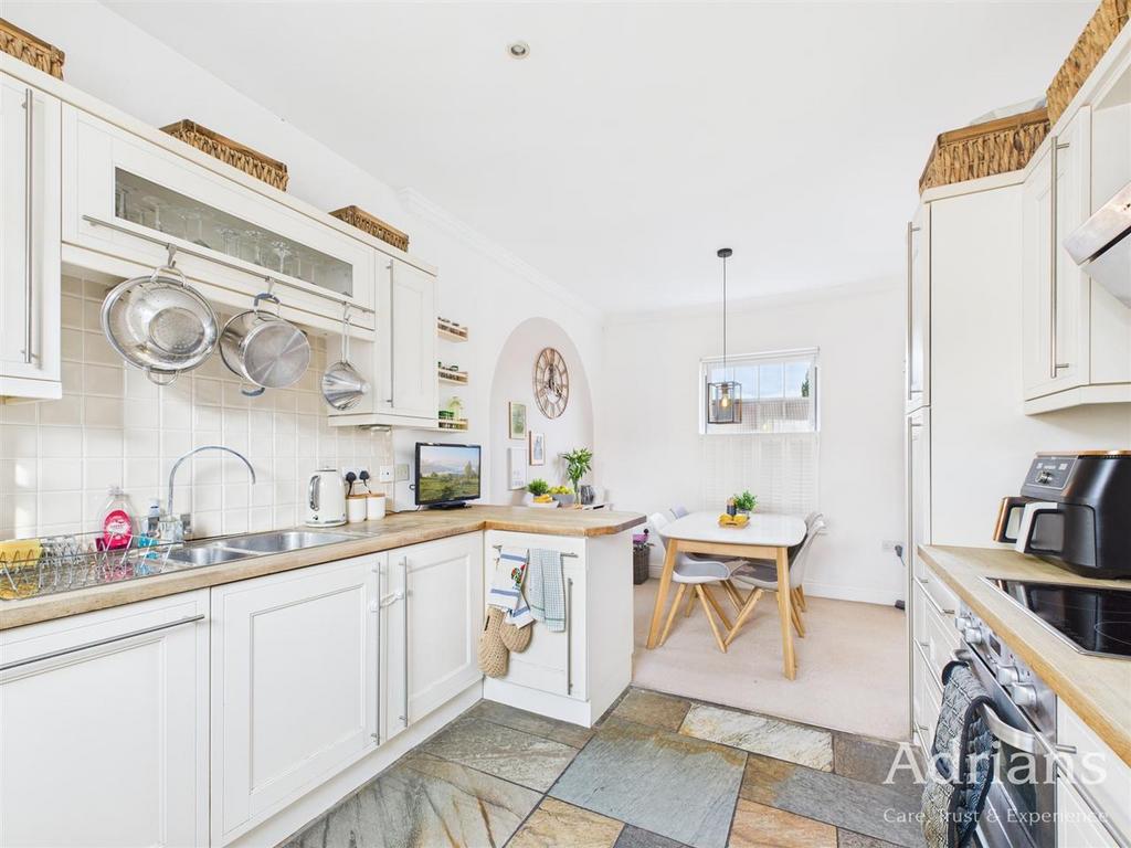 Kitchen / dining