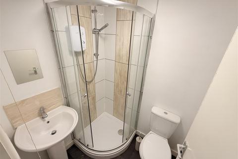 5 bedroom flat to rent, Leengate, Nottingham NG7