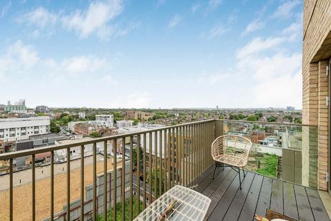 2 bedroom flat for sale, Brownlow Road, London W13