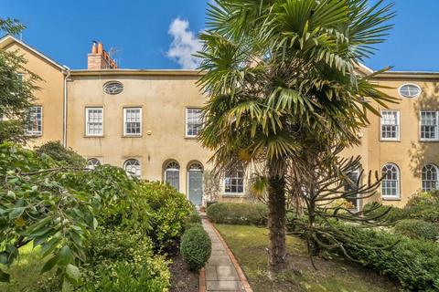 4 bedroom terraced house for sale, Castle Hill,  Reading,  Berkshire,  RG1