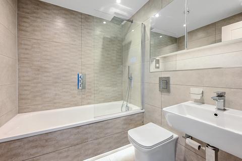 undefined, Farnborough Road, Farnborough, GU14