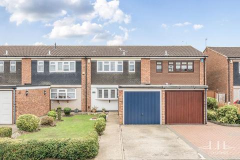 3 bedroom terraced house for sale, Neave Crescent, Romford