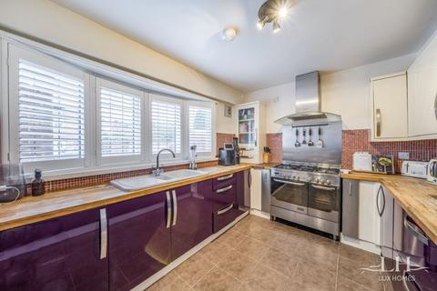 3 bedroom terraced house for sale, Neave Crescent, Romford