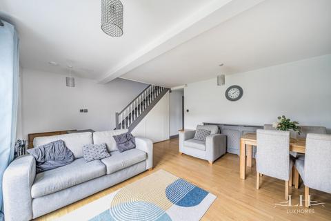3 bedroom terraced house for sale, Neave Crescent, Romford