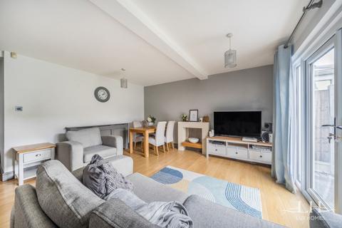66 Neave Crescent, Romford, RM3 8HN