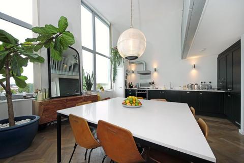 2 bedroom flat for sale, Cowley Road, W3