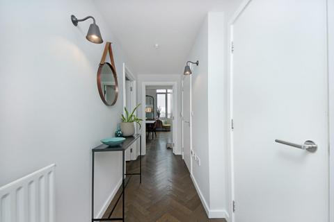 2 bedroom flat for sale, Cowley Road, W3