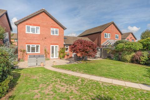 3 bedroom detached house for sale, Balmoral Way, Surrey SM2
