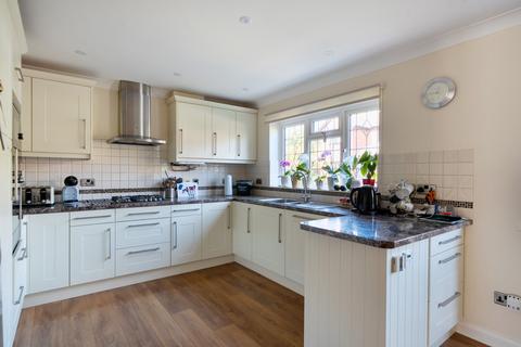 3 bedroom detached house for sale, Balmoral Way, Surrey SM2