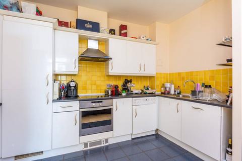 2 bedroom flat to rent, Kew Bridge Road, Kew Bridge, Brentford, TW8