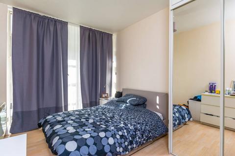 2 bedroom flat to rent, Kew Bridge Road, Kew Bridge, Brentford, TW8