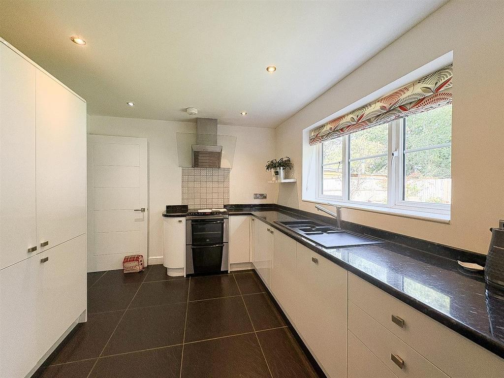 KITCHEN-1.jpg