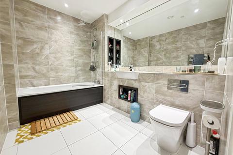 3 bedroom flat for sale, Regal Walk, Bexleyheath DA6