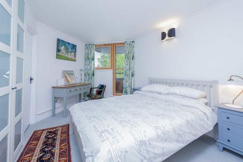 2 bedroom flat to rent, World's End Estate, London SW10