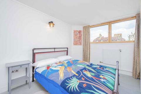 2 bedroom flat to rent, World's End Estate, London SW10