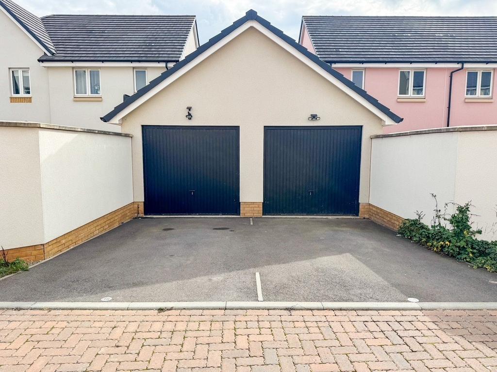 Garage/Parking