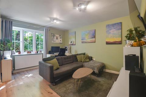 1 bedroom apartment for sale, Bromley Close