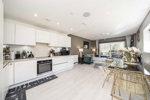 3 bedroom flat for sale, Sorrel Mead, London NW9