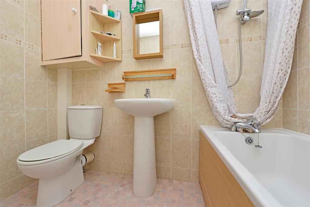 Bathroom / WC: