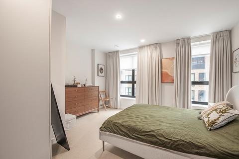 undefined, Middle Road, London W7