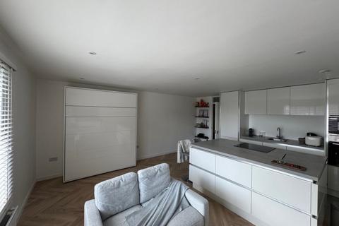 Studio to rent, Wessex Court, Stanwell TW19