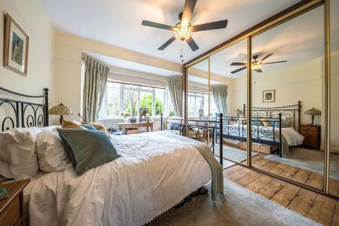 2 bedroom maisonette for sale, Ditton Lawn, Thames Ditton KT7