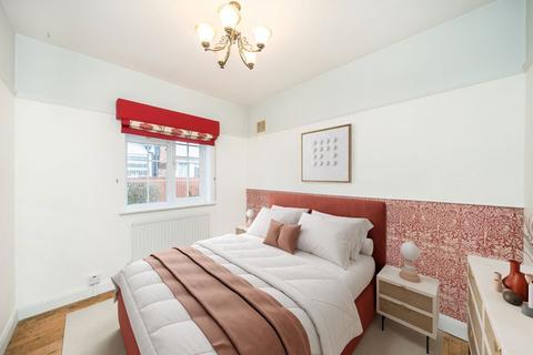 2 bedroom maisonette for sale, Ditton Lawn, Thames Ditton KT7