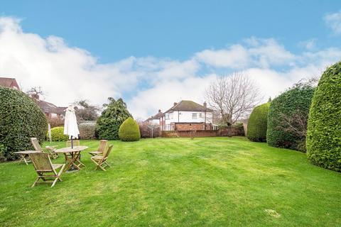 18 Ditton Lawn, Thames Ditton, KT7 0EN