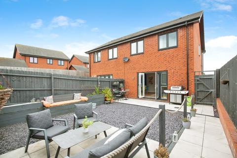 3 bedroom semi-detached house for sale, Springwood Gate, Nuneaton
