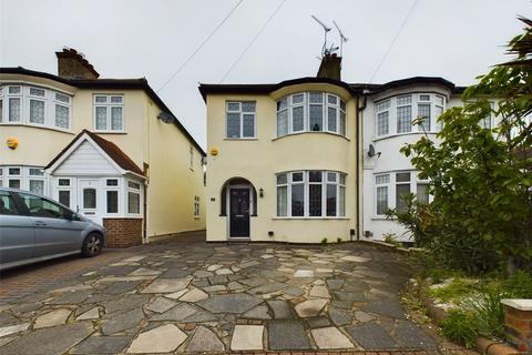 3 bedroom semi-detached house to rent, Westland Avenue, Hornchurch RM11