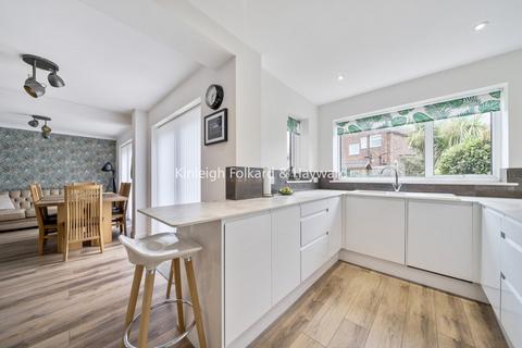 2 Capel Close, Bromley, BR2 8LX